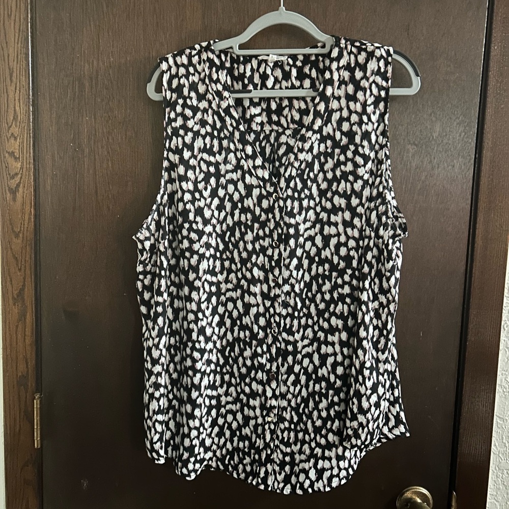 Gently used Maurice’s sz 2x Sleeveless Top!!!
